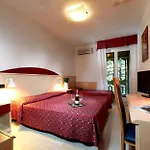Regina 3*