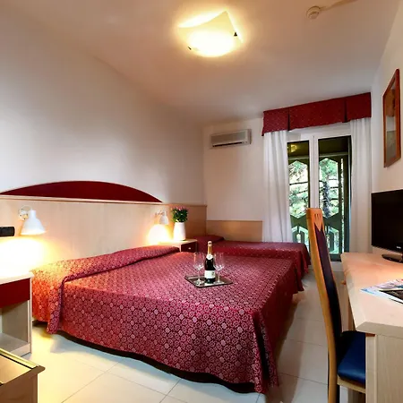 Regina 3*