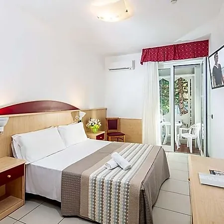Regina 3*