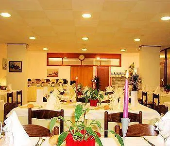 Regina 3*